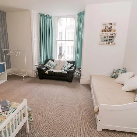 1 Church Square 휫비